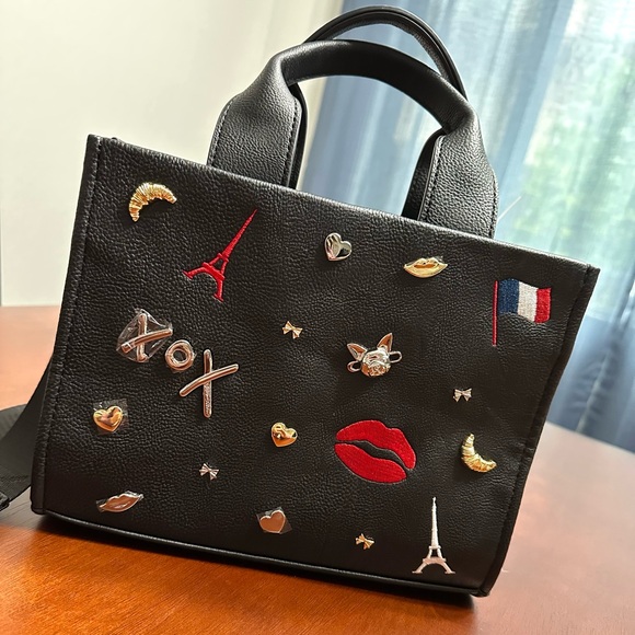 NWOT Betsey Johnson Nora Embossed Paris Charm Tote - Picture 2 of 10